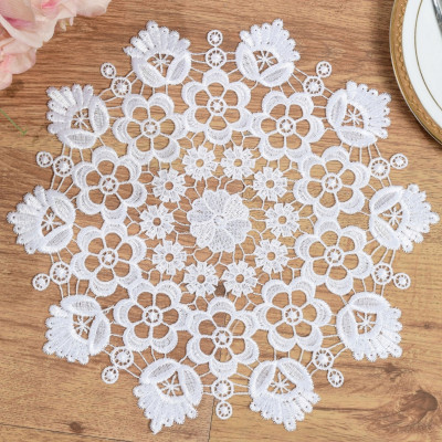 Serwetka biała z gipiury ażurowa kwiaty 40 cm