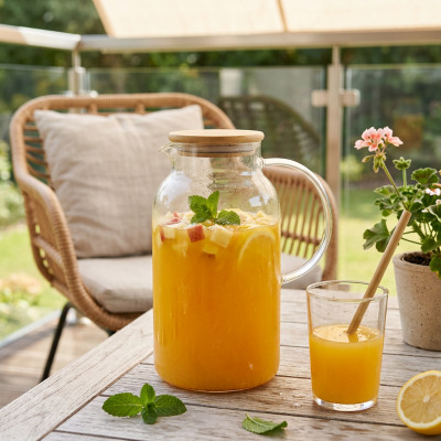 Szklany dzbanek z bambusową pokrywką gładki 1,8l do soków lemoniady
