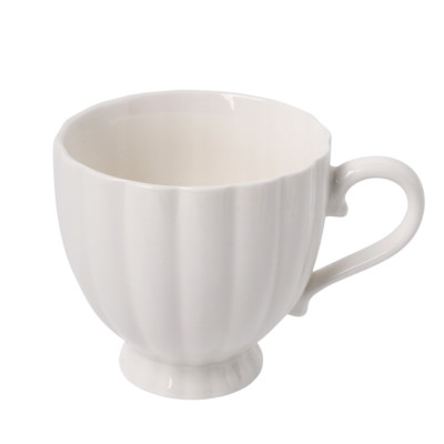 Kubek ceramiczny do kawy i herbaty na stopce biały 250 ml