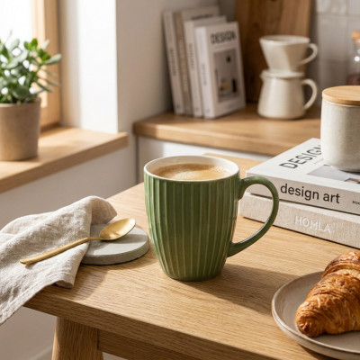 Zielony kubek ceramiczny w prążki 360 ml do kawy i herbaty