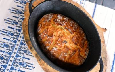 Jak upiec chleb w naczyniu żeliwnym?